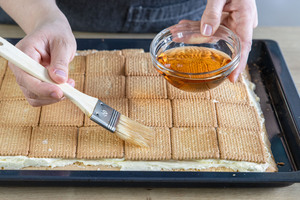 LPG Kuchen vom Blech mit Alkohol bestreichen