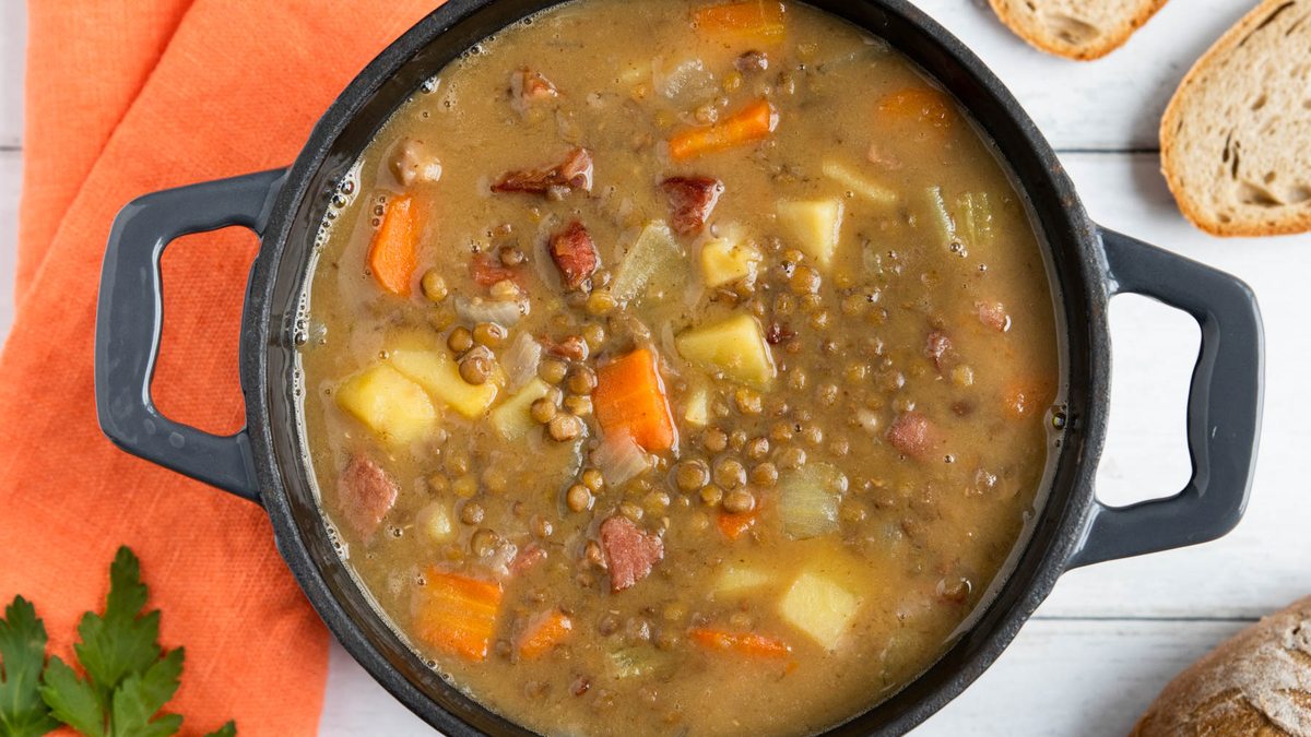 Omas Linseneintopf mit Kassler | Rezept - eat.de