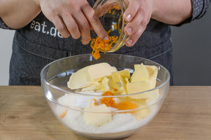 Orangenabrieb dazugeben
