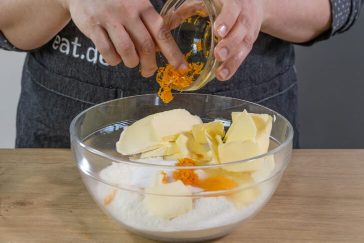 Orangenabrieb dazugeben