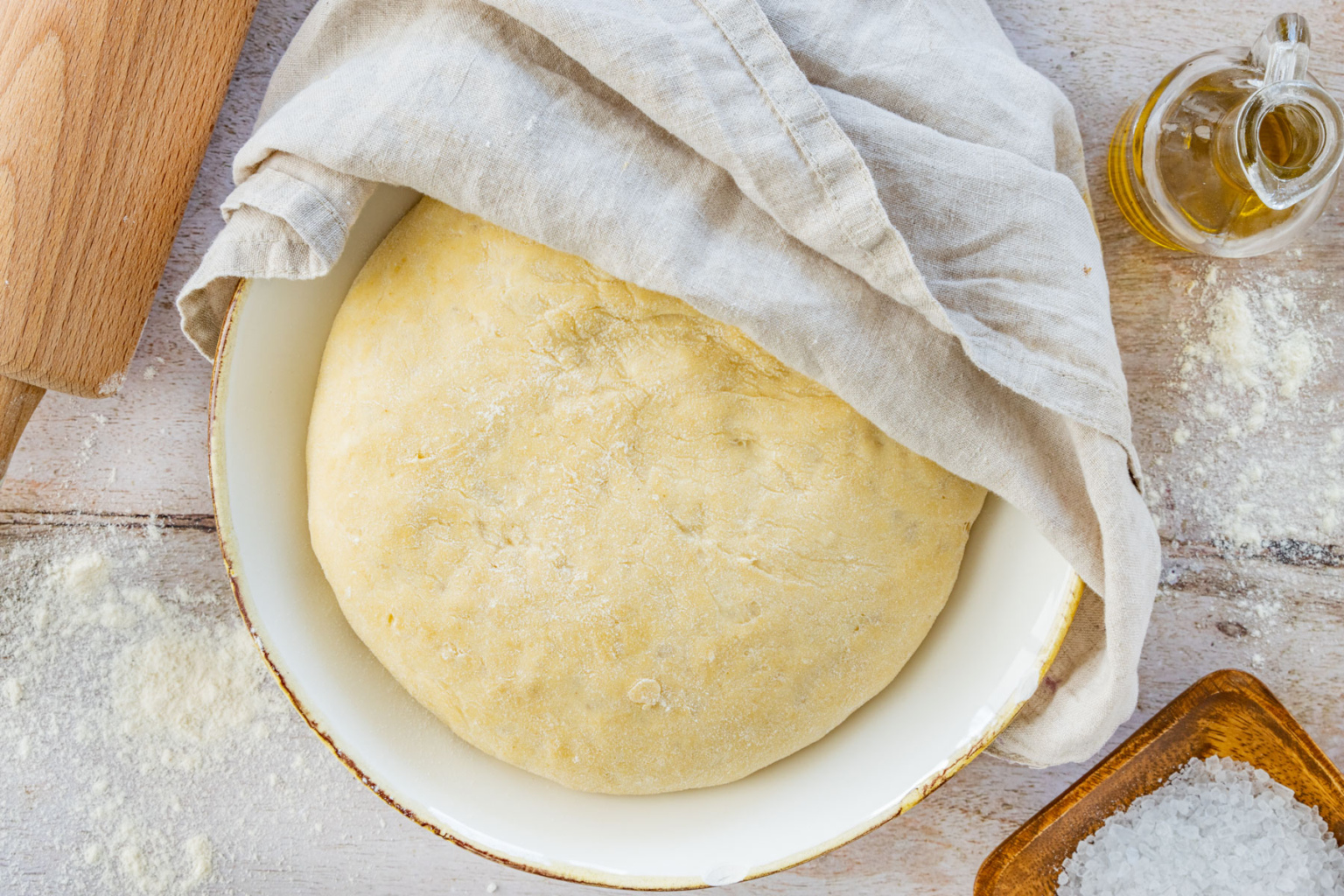Pizzateig mit Trockenhefe schnell & einfach Rezept