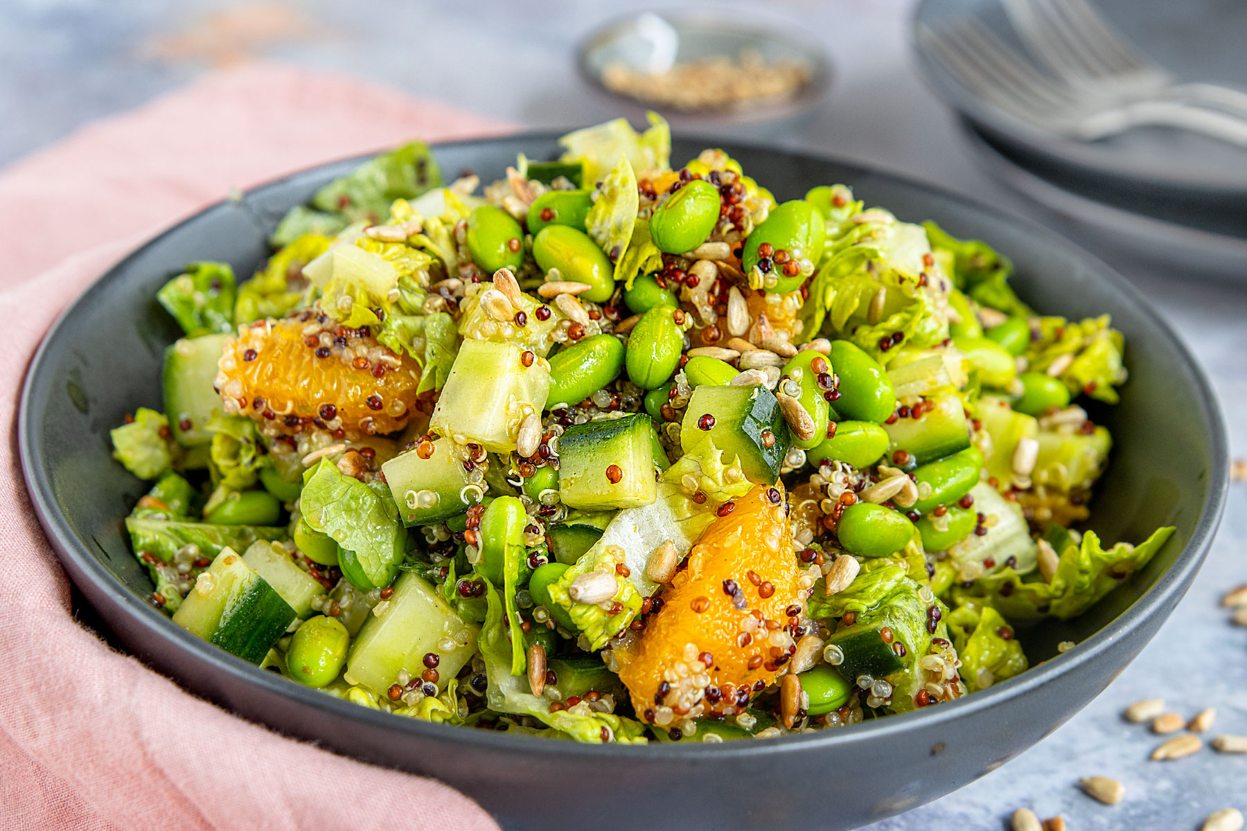 Quinoa Edamame Salat