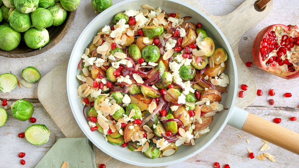 Vegetarische Rosenkohlpfanne mit Kartoffeln