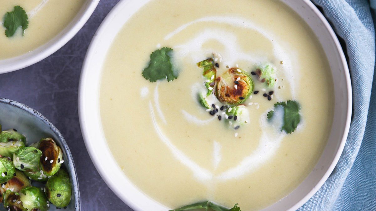 Vegane Rosenkohlsuppe mit Kokosmilch | Rezept - eat.de