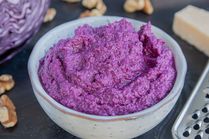 Rotkohlpesto mit Walnüssen