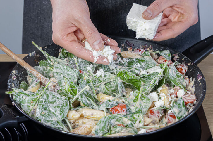Feta darüber bröseln