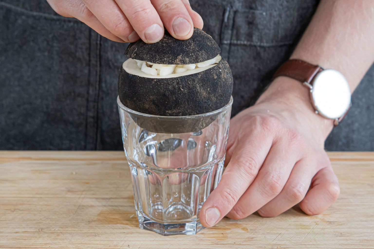 Hustensaft aus schwarzem Rettich selber machen | Rezept - eat.de