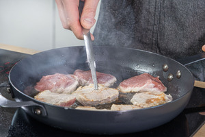 Schweinefilet wenden