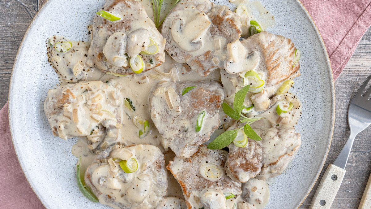 Schweinefilet in cremiger Champignonsauce | Rezept