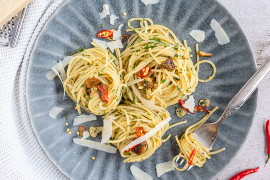 Spaghetti aglio e olio e peperoncino
