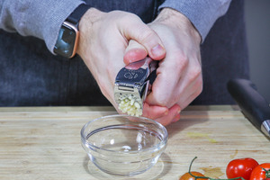 Knoblauch dazugeben