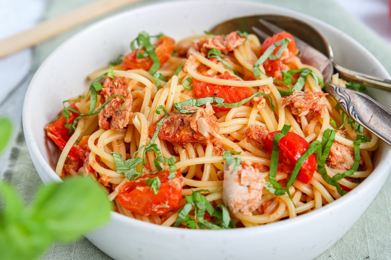 Schnelle Spaghetti mit Thunfisch aus der Dose | Rezept - eat.de