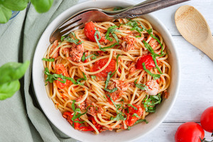 Spaghetti mit Thunfisch aus der Dose