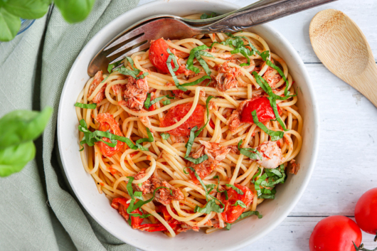 Spaghetti mit Thunfisch aus der Dose