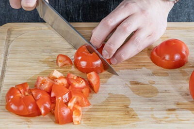 Tomaten würfeln