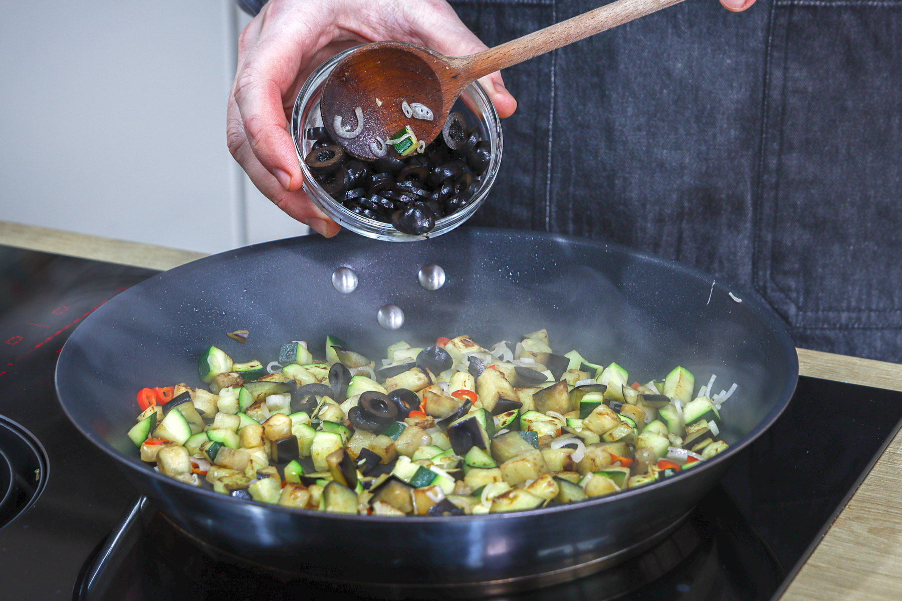 Vegetarische Reispfanne mit Feta | Rezept - eat.de