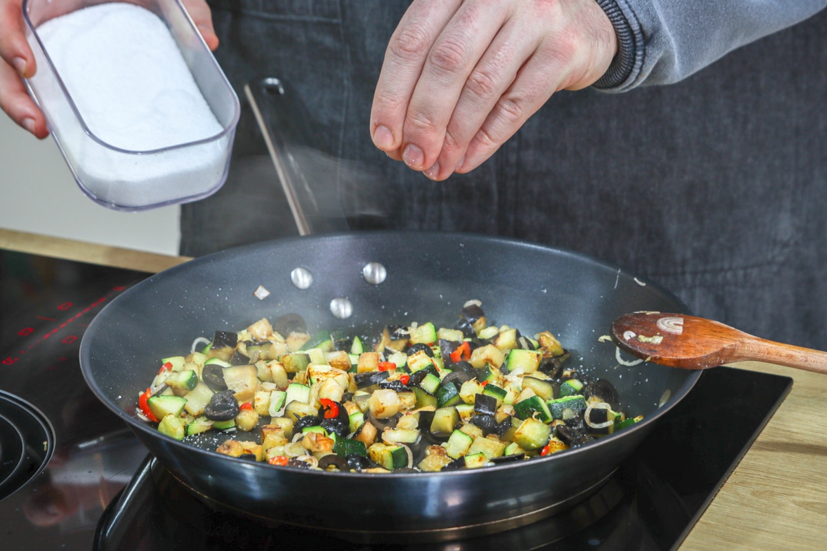 Vegetarische Reispfanne mit Feta | Rezept - eat.de