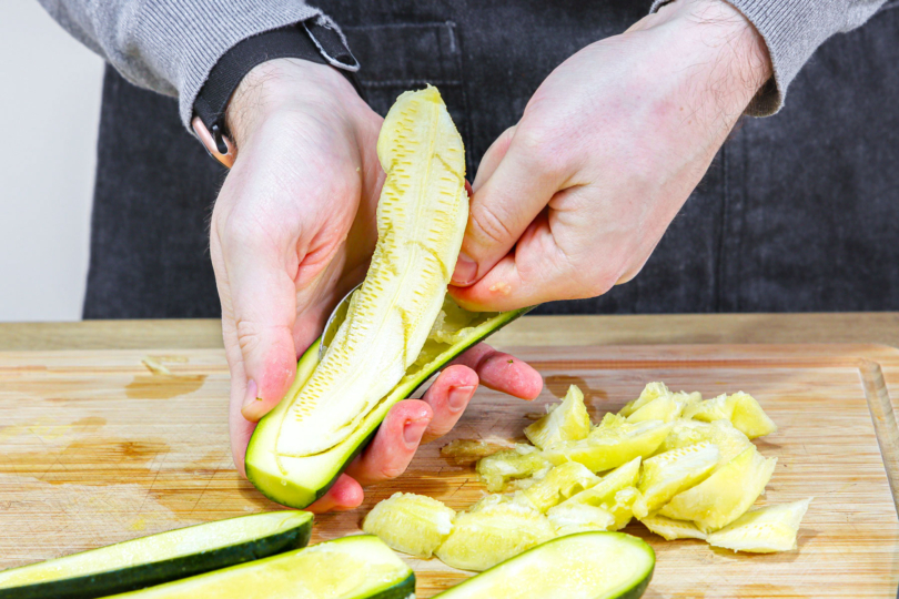 Zucchini aushöhlen