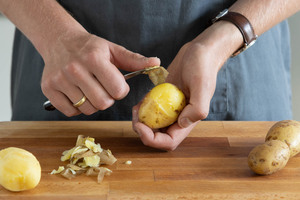 Kartoffeln pellen