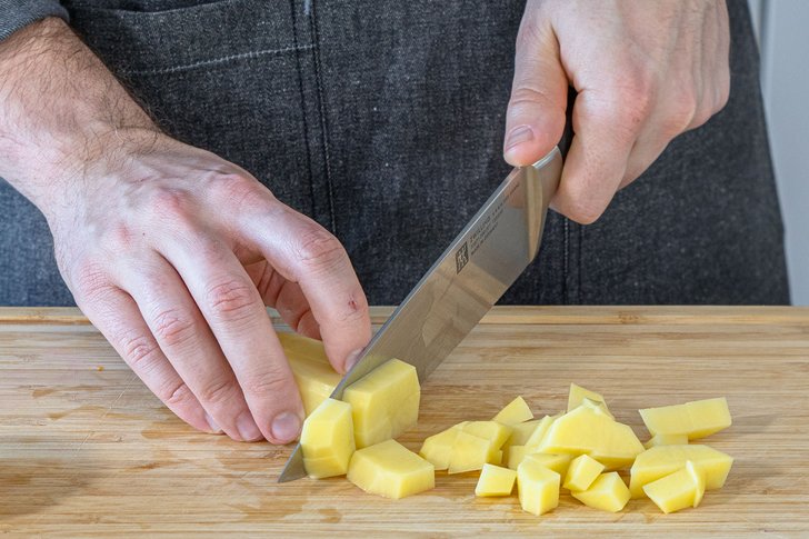Kartoffeln würfeln
