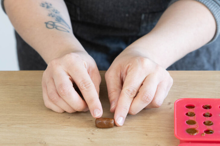Karamellbonbon formen