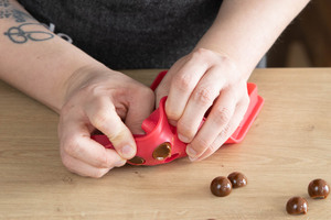Karamellbonbons aus der Form lösen