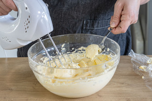 Pudding portionsweise dazugeben