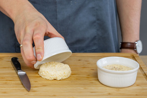 Eierstich aus Form stürzen