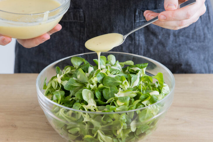 Kartoffeldressing mit zum Feldsalat geben