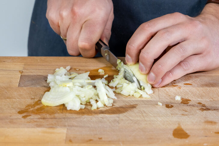 Zwiebel schneiden