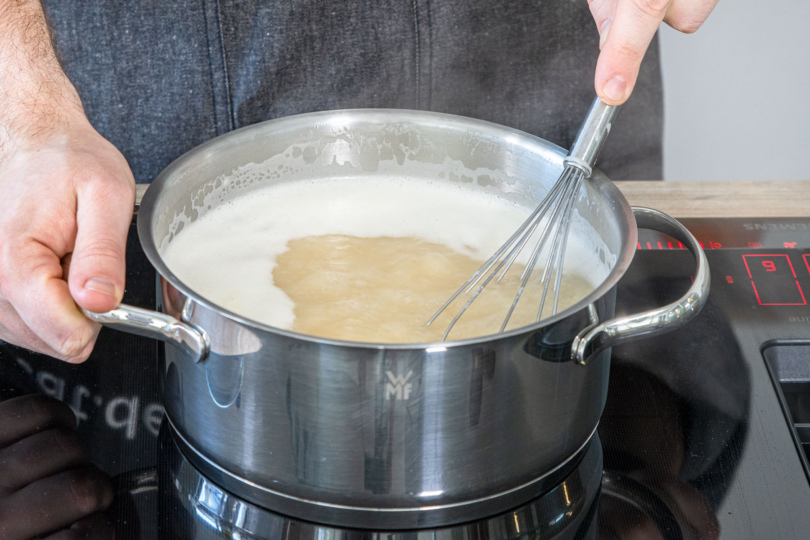 Gebrannte Grießsuppe aufkochen lassen