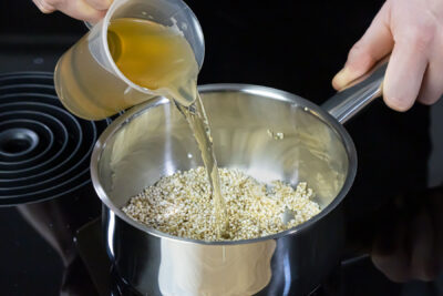 Quinoa in Brühe kochen