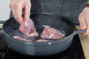 Fleisch anbraten