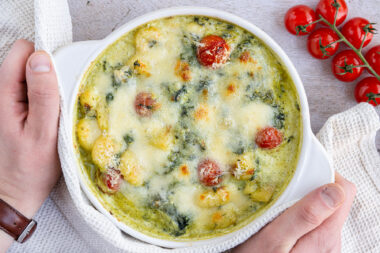 Gnocchi-Spinat-Auflauf mit Kirschtomaten