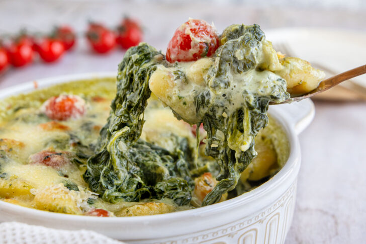 Gnocchi-Spinat-Auflauf mit Kirschtomaten