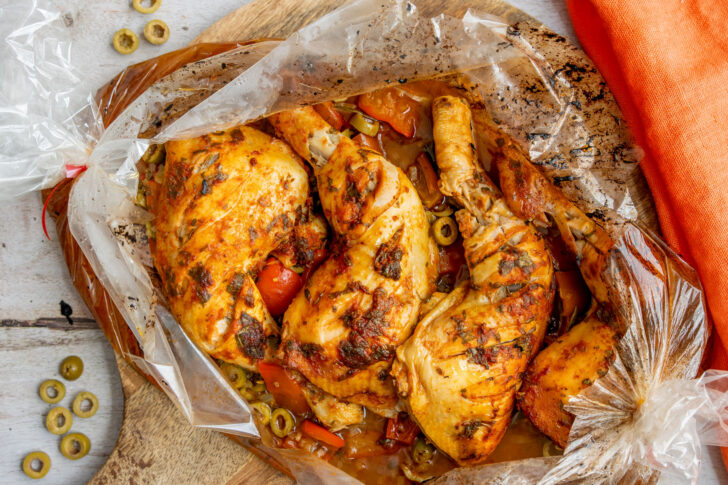Rezept für mediterranere Hähnchenschenkel im Bratschlauch