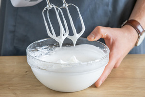 Eiweiß zu Eischnee schlagen