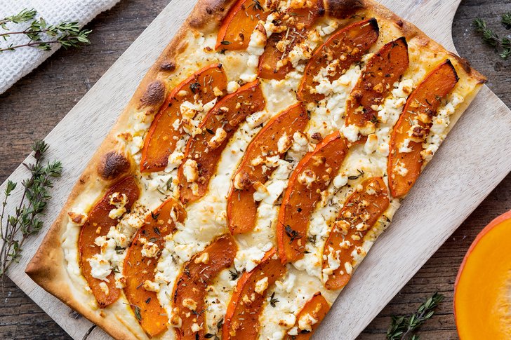 Kürbis-Flammkuchen mit Feta