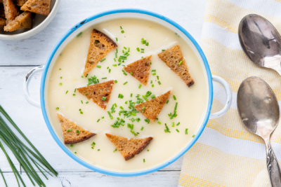 Traditionelle Mehlsuppe