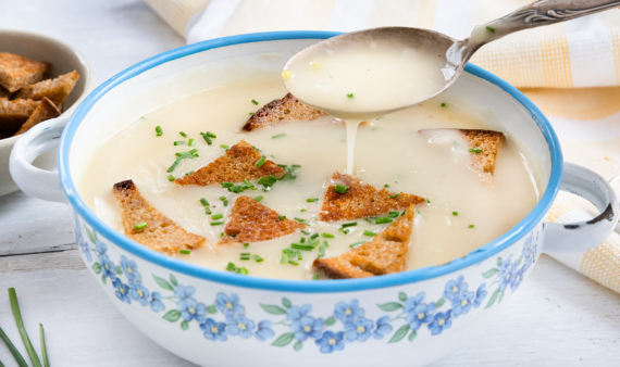 Traditionelle Mehlsuppe