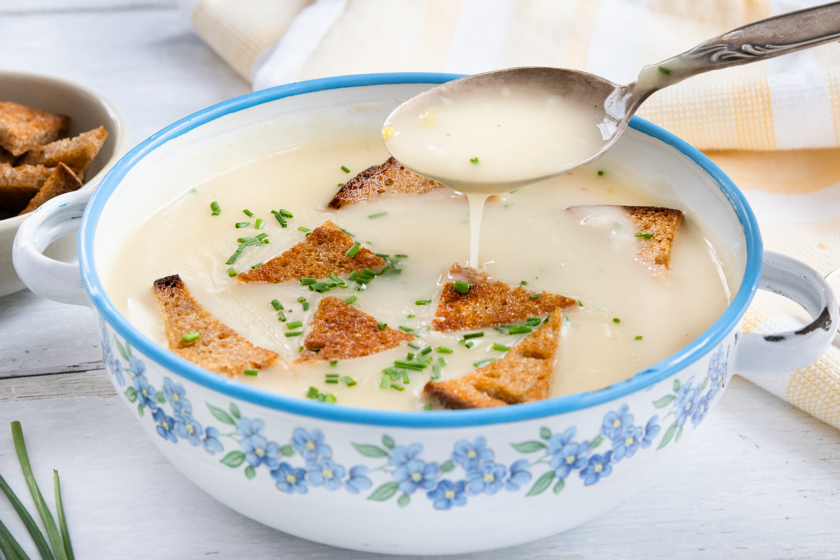 Traditionelle Mehlsuppe