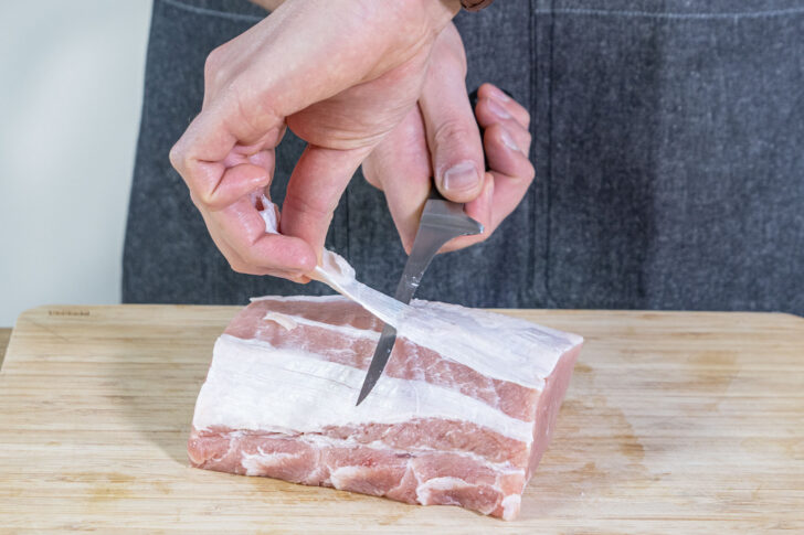 Fleisch von Sehnen und Fett befreien