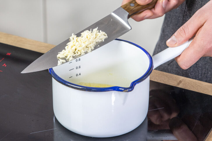 Knoblauch dazugeben