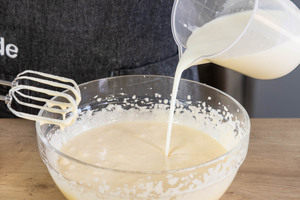 Buttermilch unterrühren.
