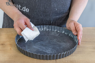 Form gründlich einfetten