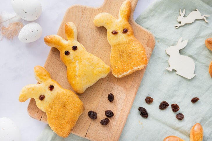 Osterhasen aus Quark-Öl-Teig backen