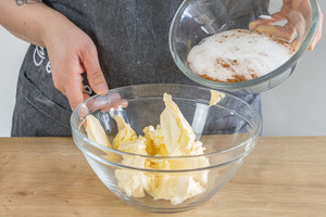 Zuckermischung zur Margarine geben