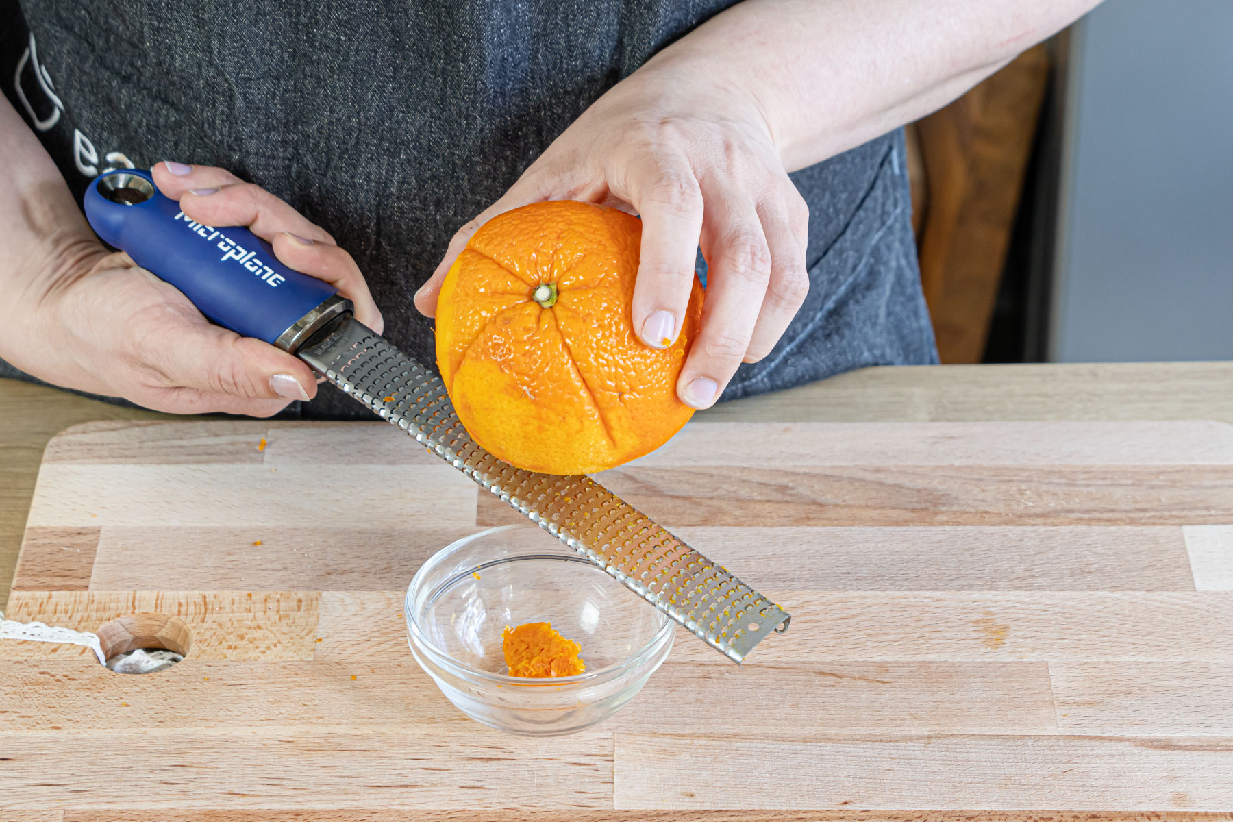 Orangenschale raspeln
