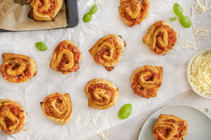 Einfache Pizzaschnecken aus Pizzateig/Fertigteig