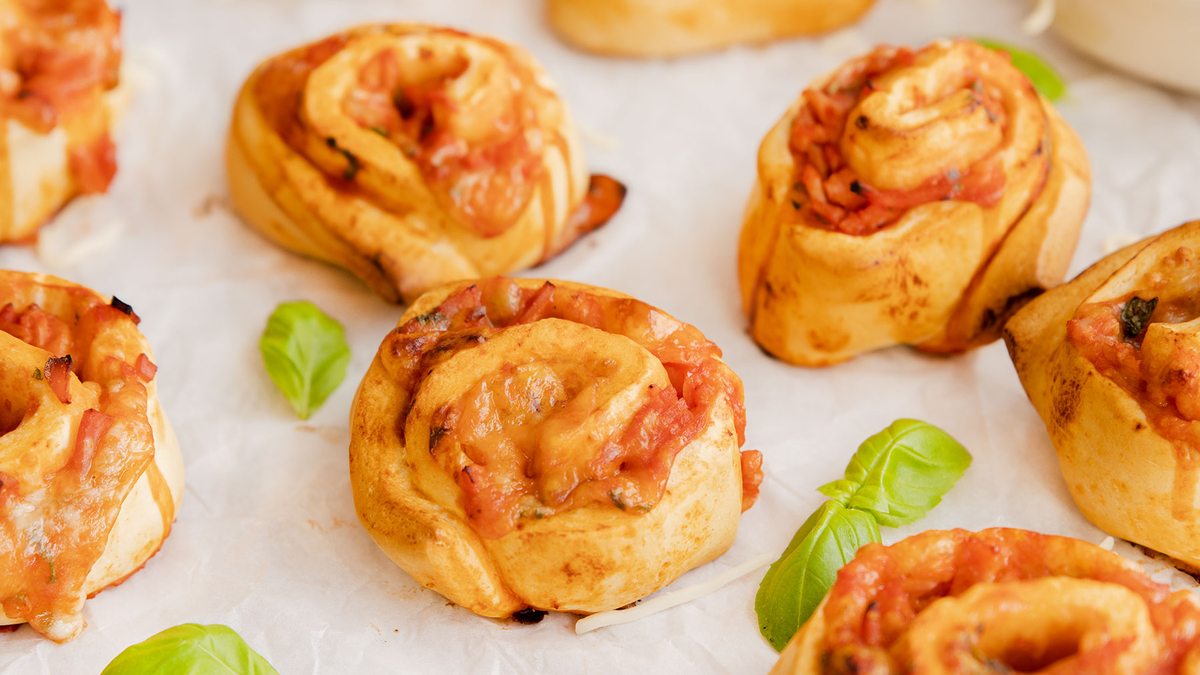 Einfache Pizzaschnecken aus Pizzateig | Rezept mit Fertigteig